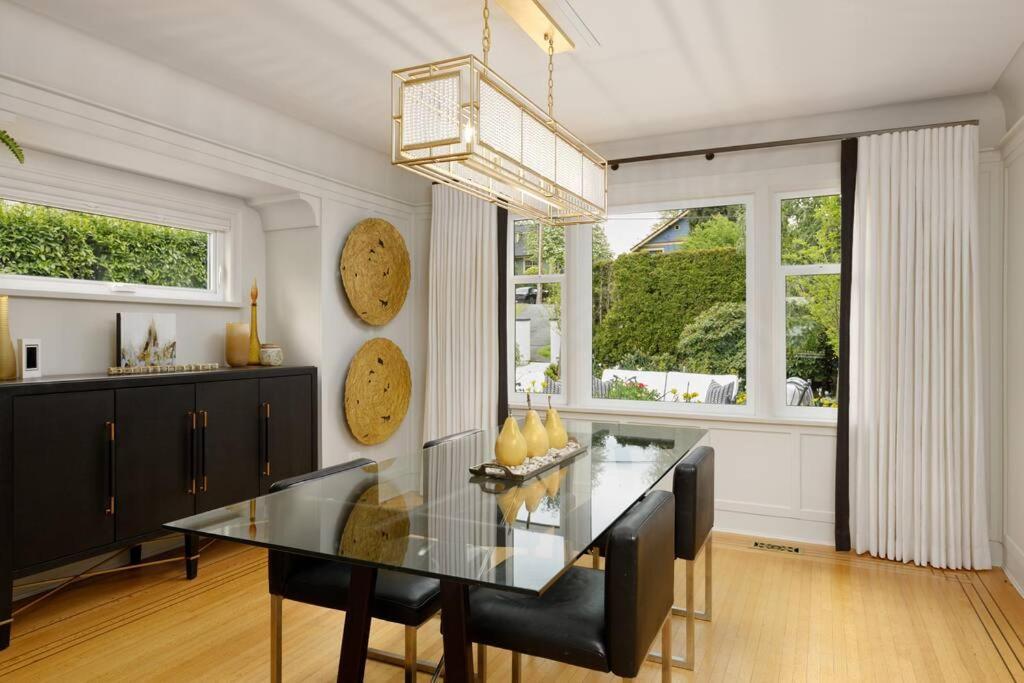 Gorgeous 4Brd House Conveniently Located In Nanaimo Villa Exterior photo