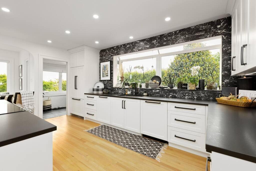 Gorgeous 4Brd House Conveniently Located In Nanaimo Villa Exterior photo